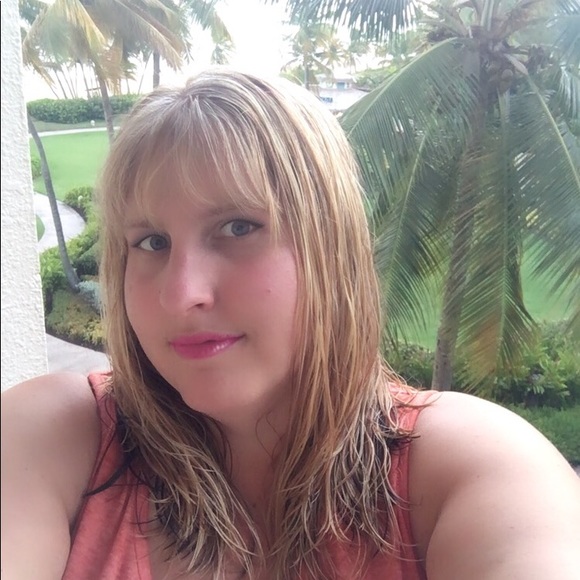 Meet your Posher, Jessica - Picture 1 of 1